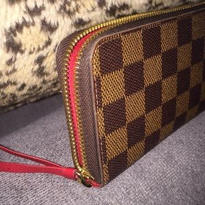 Louis Vuitton Damier Zip Walet.